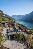 Rivier Drie Kloven Dengying Xia van Hubeiyiling Yangtze in het van de Klovenmensen ` van ` Drie plattelandshuisje van de Bedelaar stock foto Rivier Drie Kloven Dengying Xia van Hubeiyiling Yangtze in het van de Klovenmensen ` van ` Drie plattelandshuisje van de Bedelaar stock foto