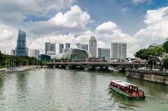 Rivière de Singapour et l'esplanade photos stock Rivière de Singapour et l'esplanade photos stock