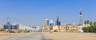RIYADH ARABIA SAUDYJSKA, LUTY, - 9, 2015: Pejzaż miejski jeżeli Riyadh fotografia royalty free RIYADH ARABIA SAUDYJSKA, LUTY, - 9, 2015: Pejzaż miejski jeżeli Riyadh fotografia royalty free