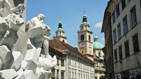 Ljubljana, Slovenia - 07/17/2015 - Robba Fountain and Ljubljana Cathedral, sunny day royalty free stock images Ljubljana, Slovenia - 07/17/2015 - Robba Fountain and Ljubljana Cathedral, sunny day royalty free stock images