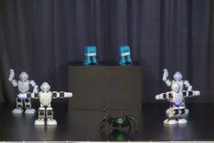 Robots del baile foto de archivo Robots del baile foto de archivo