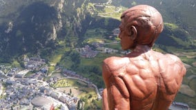 Roc del Quer, Andorra, o 11 de julho de 2018: O pensador fotos de stock Roc del Quer, Andorra, o 11 de julho de 2018: O pensador fotos de stock