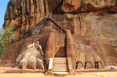 Roca famosa de Sigiriya. Sri Lanka imágenes de archivo libres de regalías Roca famosa de Sigiriya. Sri Lanka imágenes de archivo libres de regalías
