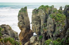 Rocas de la crepe de Nueva Zelandia imagen de archivo Rocas de la crepe de Nueva Zelandia imagen de archivo