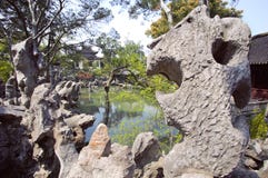 Rocce curiose a Lion Grove Garden, Suzhou, Cina fotografie stock libere da diritti Rocce curiose a Lion Grove Garden, Suzhou, Cina fotografie stock libere da diritti