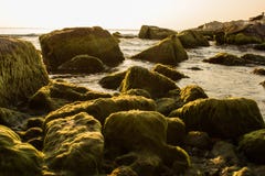 Rocce vaghe nel mare vago immagini stock libere da diritti Rocce vaghe nel mare vago immagini stock libere da diritti