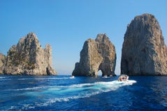 Roches célèbres d'île de Capri photos libres de droits Roches célèbres d'île de Capri photos libres de droits