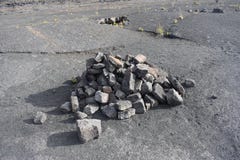 Rock pile marking a trail along a desolate stone backdrop royalty free stock photography Rock pile marking a trail along a desolate stone backdrop royalty free stock photography