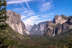 Rockowy El Capitan w Yosemite parku narodowym, Kalifornia Yoasemite dolina, sławny naturalny punkt zwrotny usa obrazy royalty free Rockowy El Capitan w Yosemite parku narodowym, Kalifornia Yoasemite dolina, sławny naturalny punkt zwrotny usa obrazy royalty free