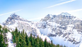 Rocky Mountains bedeckte in Sun lizenzfreie stockfotos Rocky Mountains bedeckte in Sun lizenzfreie stockfotos