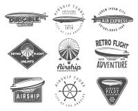 Rocznika sterowa loga projekty ustawiający Retro Dirigible odznaki inkasowe Samolotowy etykietka projekt Stary kreśli styl Use ja Zdjęcia Royalty Free Rocznika sterowa loga projekty ustawiający Retro Dirigible odznaki inkasowe Samolotowy etykietka projekt Stary kreśli styl Use ja Zdjęcia Royalty Free