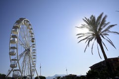 Roda de Ferris no por do sol fotografia de stock Roda de Ferris no por do sol fotografia de stock
