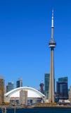 Rogers Centre e torre del CN fotografia stock libera da diritti Rogers Centre e torre del CN fotografia stock libera da diritti