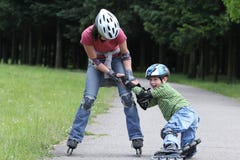 Rollerblading lizenzfreie stockfotos Rollerblading lizenzfreie stockfotos