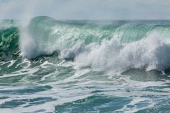 Rolling Turkooise, Blauwe en Witte Branding op de Noord-Cornwall Kust, het UK - 7 stock afbeeldingen Rolling Turkooise, Blauwe en Witte Branding op de Noord-Cornwall Kust, het UK - 7 stock afbeeldingen