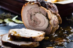 Rolo de carne Roasted enchido com ervas Imagem de Stock Rolo de carne Roasted enchido com ervas Imagem de Stock