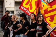 Roma, Italia - 23 marzo 2017: NESSUNA EURO dimostrazione di protesta fotografie stock Roma, Italia - 23 marzo 2017: NESSUNA EURO dimostrazione di protesta fotografie stock