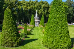 Roman Fountain nel giardino più basso di Peterhof Fotografia Stock Roman Fountain nel giardino più basso di Peterhof Fotografia Stock