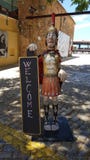 Roman Soldier Restaurant Welcome Sign Photographie stock libre de droits Roman Soldier Restaurant Welcome Sign Photographie stock libre de droits