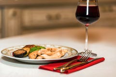 Romantic dinner with wine, meat and vegetables Royalty Free Stock Photography Romantic dinner with wine, meat and vegetables Royalty Free Stock Photography