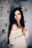 Romantische brunette Frau der Schönheit lizenzfreie stockfotos Romantische brunette Frau der Schönheit lizenzfreie stockfotos