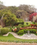 Romantische Natur der japanischen schönen Baum-Bonsais des Gartenparks lizenzfreie stockfotos Romantische Natur der japanischen schönen Baum-Bonsais des Gartenparks lizenzfreie stockfotos