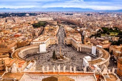 Rome, Italie. Le grand dos de St Peter célèbre à Vatican et v aérien Rome, Italie. Le grand dos de St Peter célèbre à Vatican et v aérien
