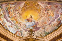 ROME ITALIEN: Freskomålning av Kristus Förlossare i härlighet med den himla- värden i huvudsaklig absid av basilikadi Santi Giova Royaltyfri Foto ROME ITALIEN: Freskomålning av Kristus Förlossare i härlighet med den himla- värden i huvudsaklig absid av basilikadi Santi Giova Royaltyfri Foto