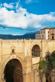 RONDA, ΙΣΠΑΝΙΑ - 4 ΦΕΒΡΟΥΑΡΊΟΥ 2014: Μια άποψη στη διάσημη νέα γέφυρα Π στοκ εικόνα RONDA, ΙΣΠΑΝΙΑ - 4 ΦΕΒΡΟΥΑΡΊΟΥ 2014: Μια άποψη στη διάσημη νέα γέφυρα Π στοκ εικόνα