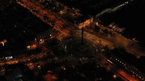 Rondo wokoło z statuą Kolumb Powietrzny nocy wideo Barcelona Hiszpania Samochodu ruch drogowy zbiory wideo Rondo wokoło z statuą Kolumb Powietrzny nocy wideo Barcelona Hiszpania Samochodu ruch drogowy zbiory wideo