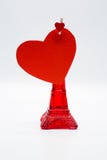 Rood scherp document hart met houten klem voor de Dag van Gelukkig Valentine royalty-vrije stock afbeelding Rood scherp document hart met houten klem voor de Dag van Gelukkig Valentine royalty-vrije stock afbeelding