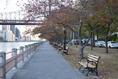 Roosevelt Island Promenade, New York City Photos libres de droits Roosevelt Island Promenade, New York City Photos libres de droits
