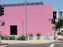 Rosa byggnadsMelrose Av Los Angeles, CA royaltyfria foton Rosa byggnadsMelrose Av Los Angeles, CA royaltyfria foton