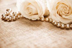 Rosas y perlas Rosas y perlas