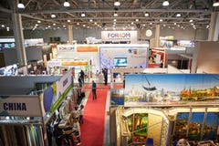 ROSJA, MOSKWA, KWIECIEŃ, -, 04, 2019 i apretura materiały krokusa expo wystawy budynek, obraz stock ROSJA, MOSKWA, KWIECIEŃ, -, 04, 2019 i apretura materiały krokusa expo wystawy budynek, obraz stock