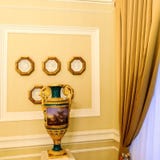 Rosja Petersburg Strzelający 12 05 2017 roku Fotograf Andrey Mikhailov Sztuka protestuje w Faberge muzeum St Petersburg obrazy stock Rosja Petersburg Strzelający 12 05 2017 roku Fotograf Andrey Mikhailov Sztuka protestuje w Faberge muzeum St Petersburg obrazy stock