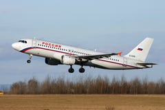 Rossiya-Fluglinien Airbus A320-212 lizenzfreies stockfoto Rossiya-Fluglinien Airbus A320-212 lizenzfreies stockfoto