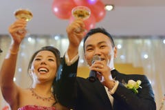 Rosta för champagne för bröllopparti royaltyfria bilder Rosta för champagne för bröllopparti royaltyfria bilder