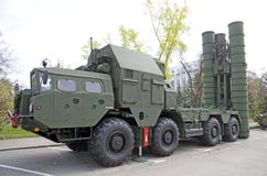 Rosyjski militarny wyposażenia zakończenie W mieście pokojowy czas Przeciwlotniczy pistolet S-300 obrazy stock Rosyjski militarny wyposażenia zakończenie W mieście pokojowy czas Przeciwlotniczy pistolet S-300 obrazy stock