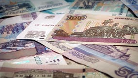 Rotation de billets de banque de rouble russe clips vidéos Rotation de billets de banque de rouble russe clips vidéos