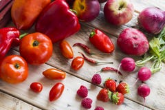 Rotes Obst Und Gemuse Brett Stockfoto Bild Von Brett Obst