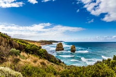 Rotsen van de kuststrook van de Twaalf Apostelen De grote oceaanweg De ochtend op de Vreedzame kust dichtbij Melbourne Reis stock afbeeldingen Rotsen van de kuststrook van de Twaalf Apostelen De grote oceaanweg De ochtend op de Vreedzame kust dichtbij Melbourne Reis stock afbeeldingen
