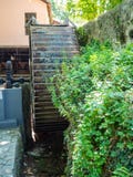 Roue en métal d'un moulin à eau dans un musée de l'eau dans la ville d'Edessa, Grèce photographie stock libre de droits Roue en métal d'un moulin à eau dans un musée de l'eau dans la ville d'Edessa, Grèce photographie stock libre de droits
