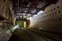 Round kafelkowy tunel w zaniechanym podziemnym jądrowego physics laboratorium Zdjęcia Royalty Free Round kafelkowy tunel w zaniechanym podziemnym jądrowego physics laboratorium Zdjęcia Royalty Free