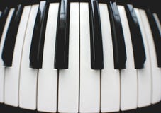 Round piano keyboard