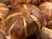 Round świeżo piec babeczka na stole Mąka produkt, babeczki obraz stock Round świeżo piec babeczka na stole Mąka produkt, babeczki obraz stock