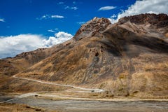 Route de Manali-Leh en Himalaya photographie stock libre de droits Route de Manali-Leh en Himalaya photographie stock libre de droits