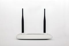 Routeur sans fil de Wi-Fi sur le blanc image libre de droits Routeur sans fil de Wi-Fi sur le blanc image libre de droits