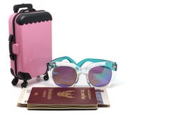 Roze bagage, Thais paspoort met bankbiljetten en manier sunglasse royalty-vrije stock foto's Roze bagage, Thais paspoort met bankbiljetten en manier sunglasse royalty-vrije stock foto's