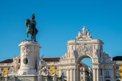 Rua Augusta Arch é um monumento histórico triunfal de mármore imagem de stock royalty free Rua Augusta Arch é um monumento histórico triunfal de mármore imagem de stock royalty free